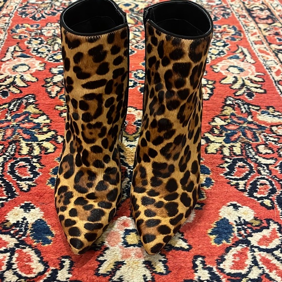 VINCE CAMUTO animal print boot size 6.5 EUC - Picture 2 of 3